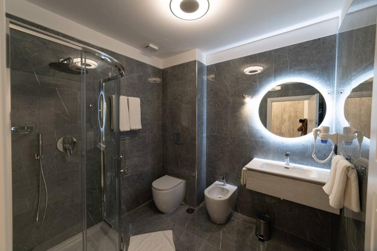 Apartments Hotel Real Suite Napoli Chiaia Mergellina Extérieur photo