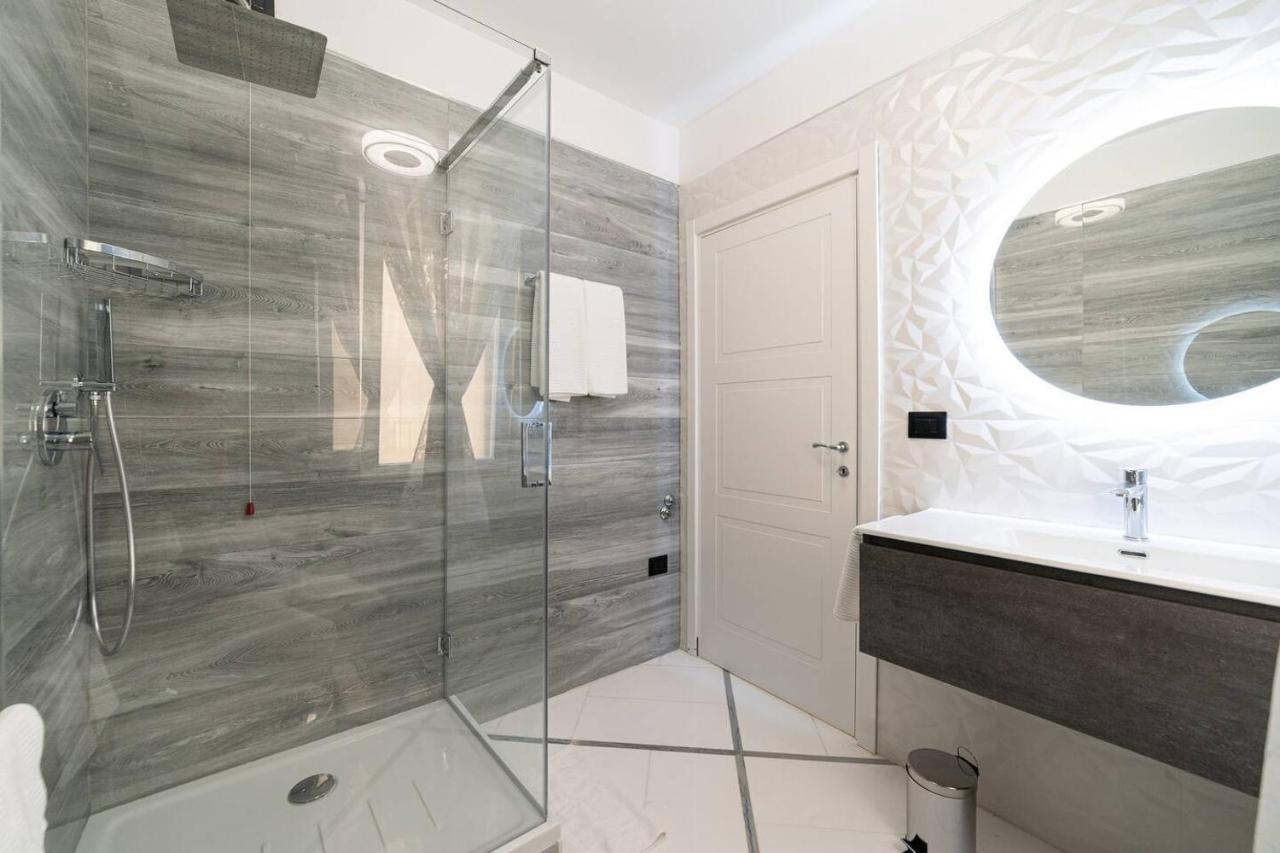 Apartments Hotel Real Suite Napoli Chiaia Mergellina Extérieur photo