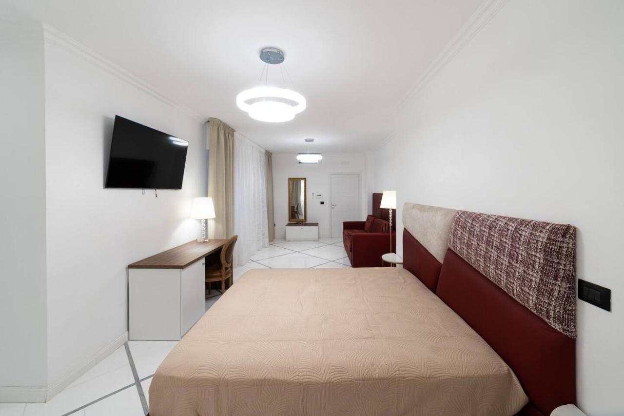Apartments Hotel Real Suite Napoli Chiaia Mergellina Extérieur photo