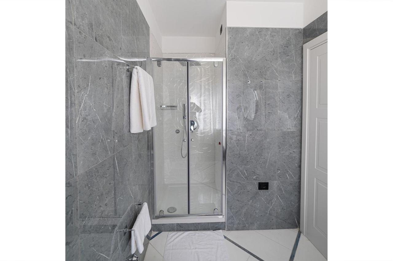 Apartments Hotel Real Suite Napoli Chiaia Mergellina Extérieur photo